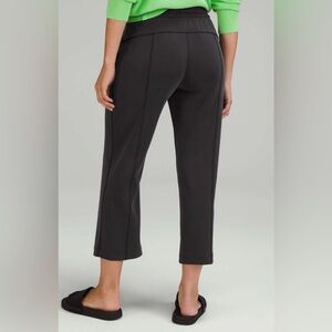#437 NWT Lululemon Softstreme High-Rise Straight Leg Crop Black - Sz 8